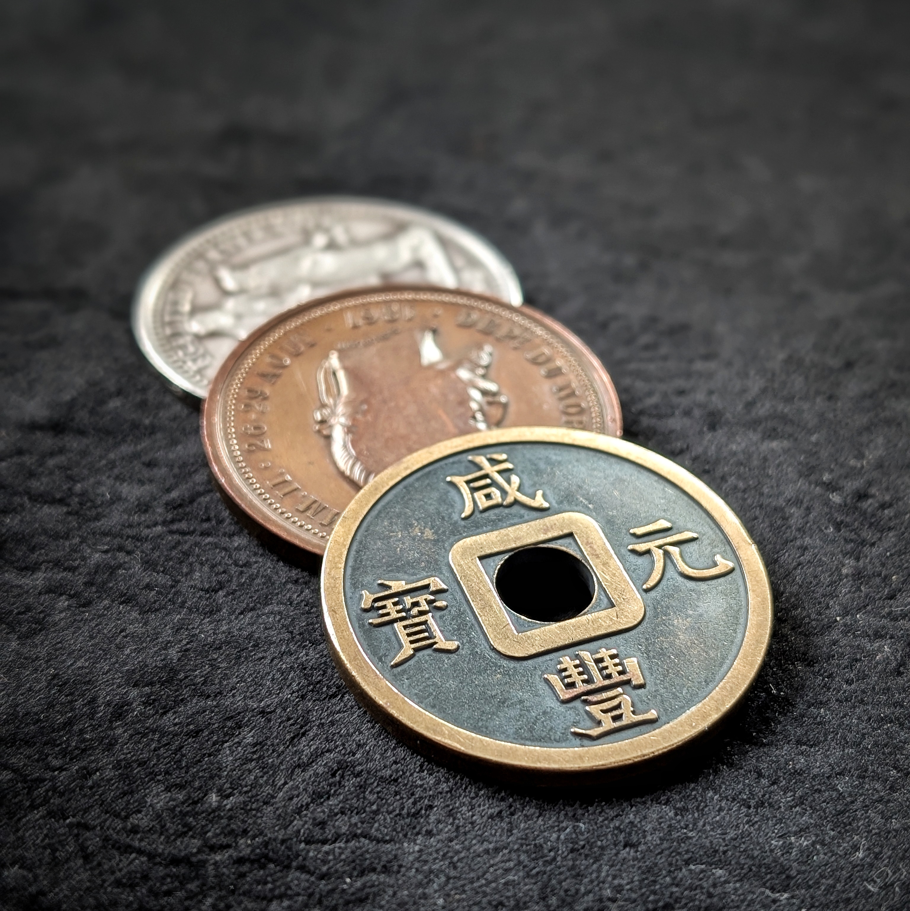 Pièces de collection et gaffs - 10 Francs Hercule, cuivre et pièce chinoise