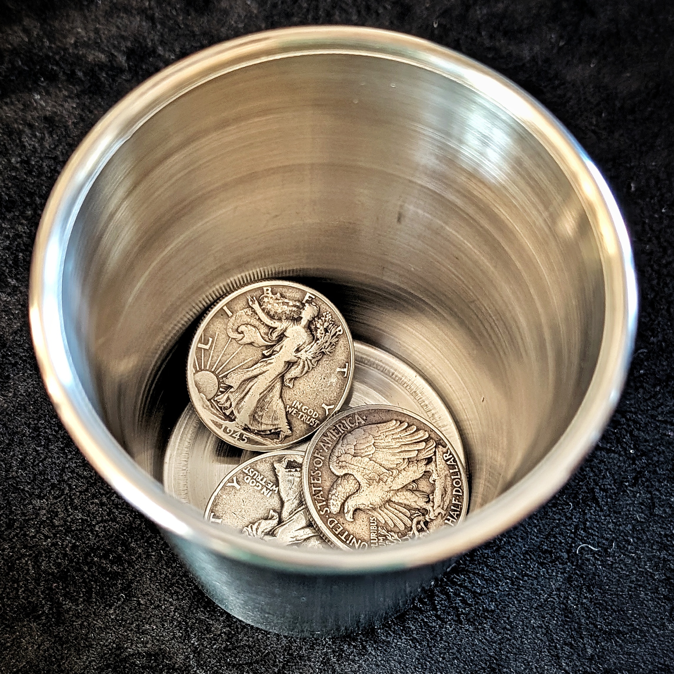 Walking Liberty et gobelet métallique par Alex Mint